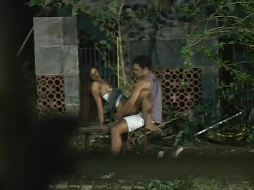 casal tranzando no banco