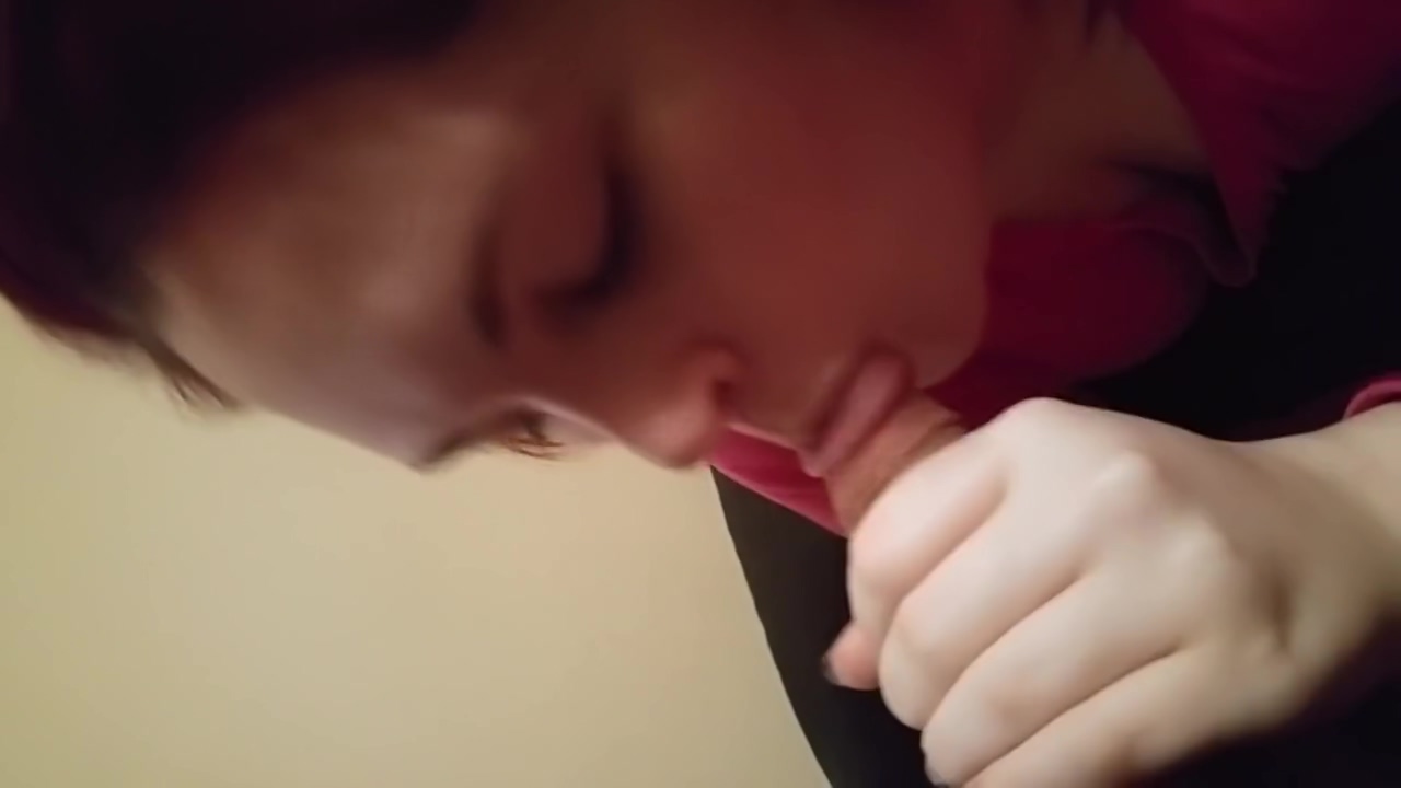 chubby teen 18+ loves to suck &amp; fuck POV - YouNowPorn
