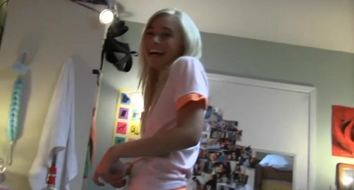 Mouth-watering dorm party